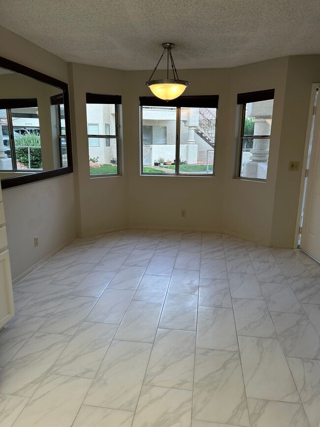 Building Photo - Larger unit at Rock Springs 1 Community