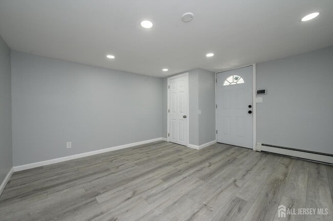 Building Photo - 410 David St