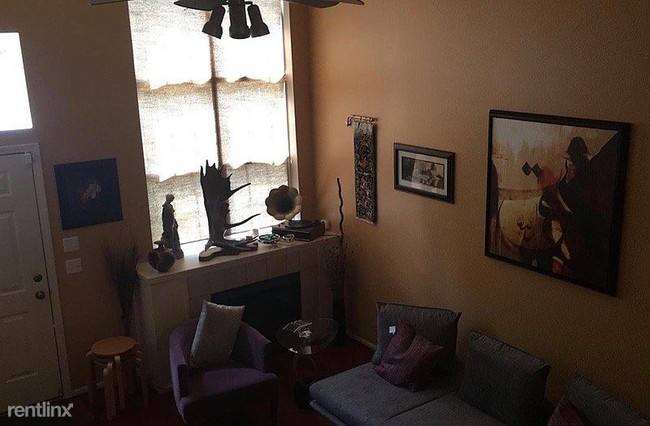 Foto del edificio - 2 br, 1.5 bath Condo - 1917 Lindsay Lane
