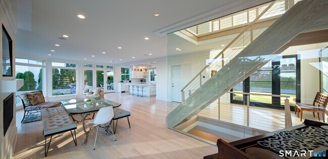 Foto del edificio - 23 Sterling Dr