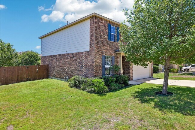 Building Photo - 140 Lynn Crest Bend