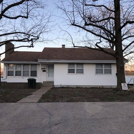Primary Photo - 1404 N Elm St