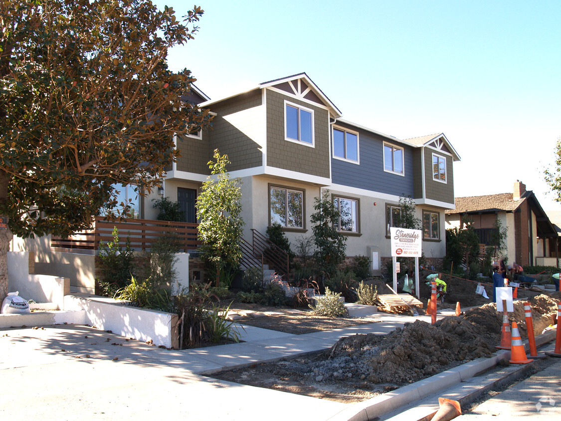 Foto del edificio - Stoneridge Townhomes