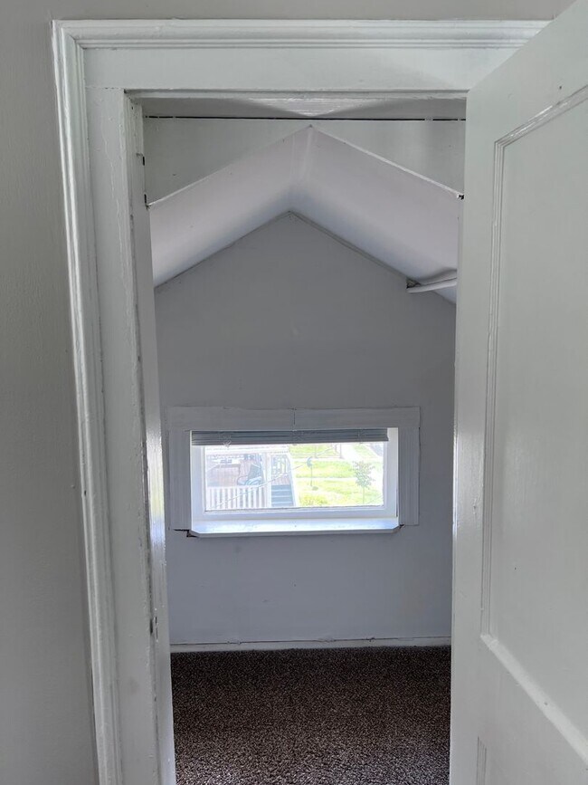 Building Photo - 3 Bedroom / 2 Bathroom House in Glen Iris