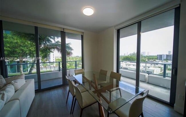 Foto del edificio - 2960 NE 207th St