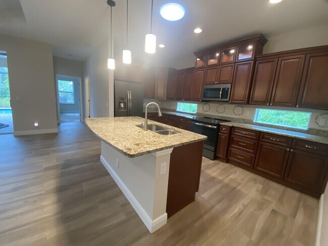 Building Photo - 105 Yellow Pine Dr