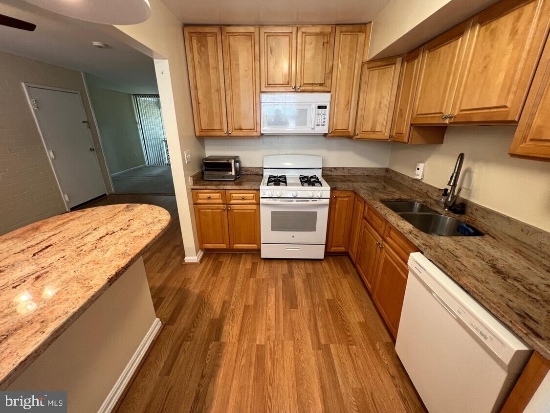 742 Quince Orchard Blvd Unit 202, Gaithersburg, MD 20878 Room for