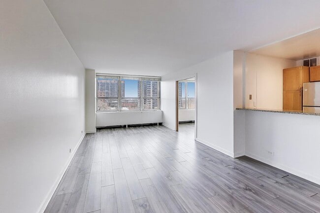 Foto del edificio - 1041 W Irving Park Rd