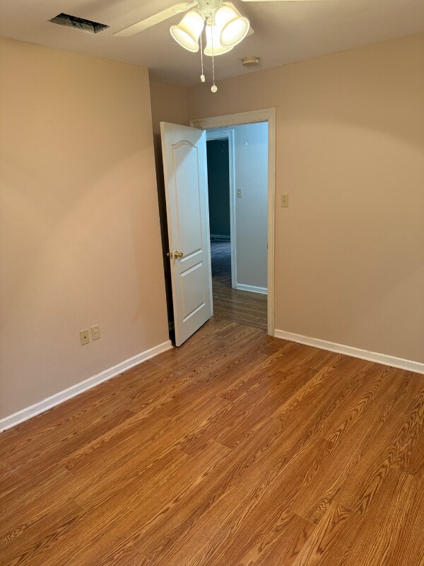 Foto del edificio - 5203 Byfaul Ave