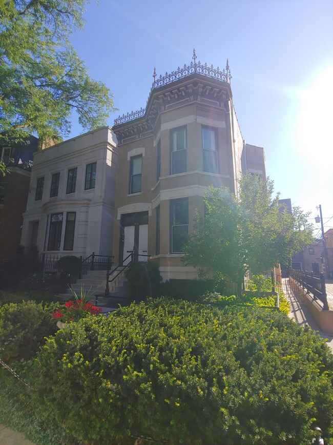 Building Photo - 2215 N Dayton St