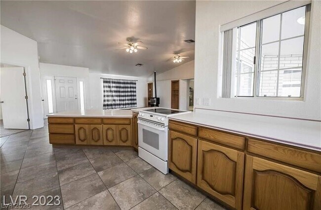 Foto del edificio - 130 E Virginia