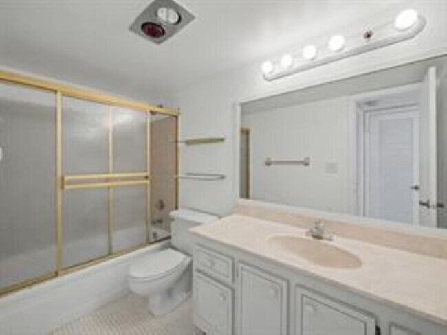 Foto del edificio - 4800 Bayview Dr