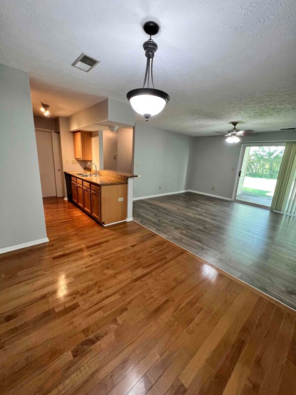 Building Photo - 8909 Eagleview Dr