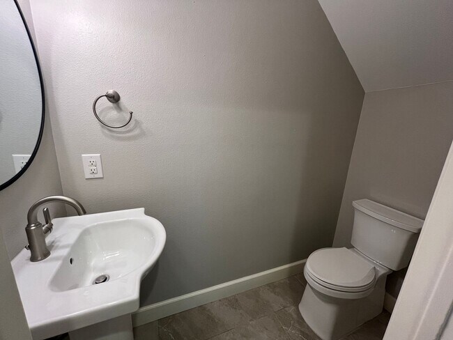 Foto del edificio - Great Location! 3 bedroom, 2.5 bath house in Har-Ber Meadows.