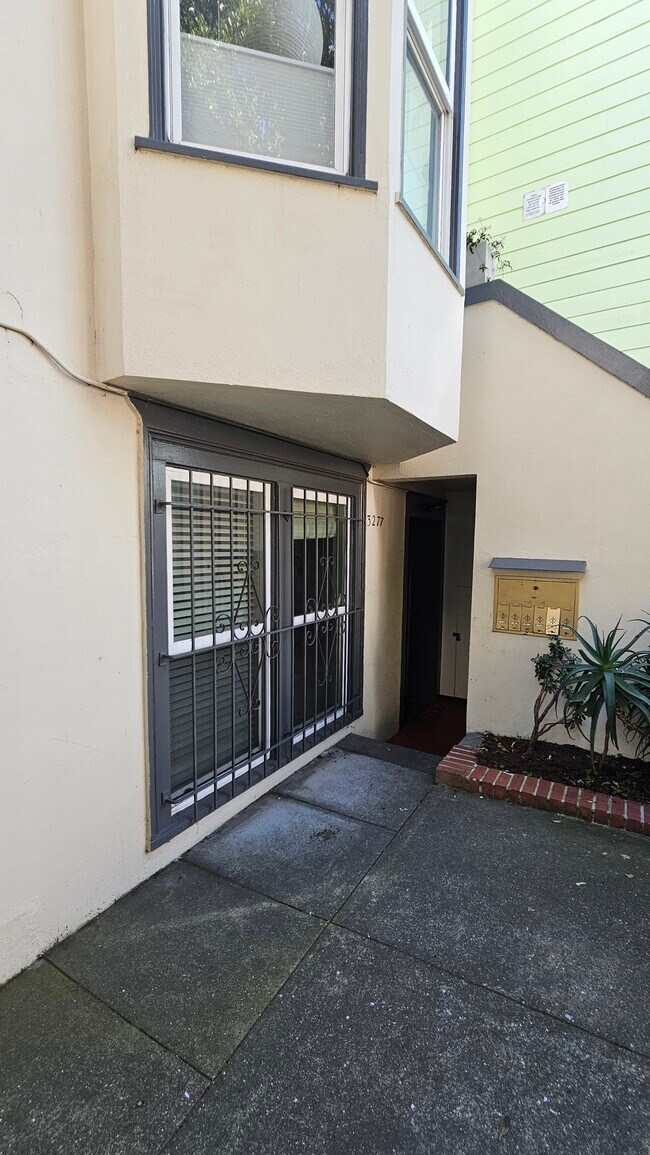 Foto del edificio - 3277 21st St
