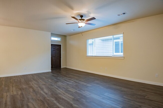 Building Photo - 709 Blackland dr