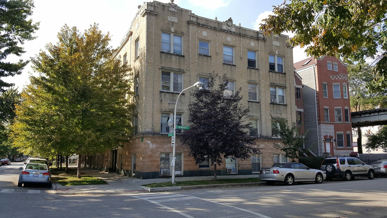 Primary Photo - 1100 W Roscoe St