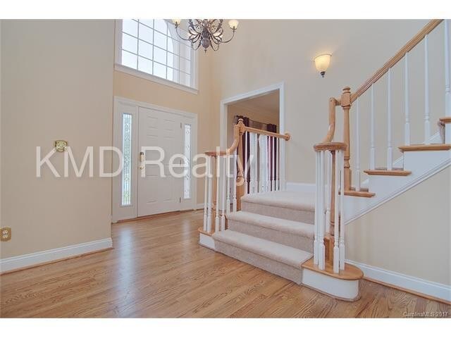 Building Photo - 11033 Fountaingrove Dr