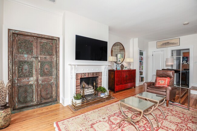 Foto del edificio - 1711 Riggs Pl NW