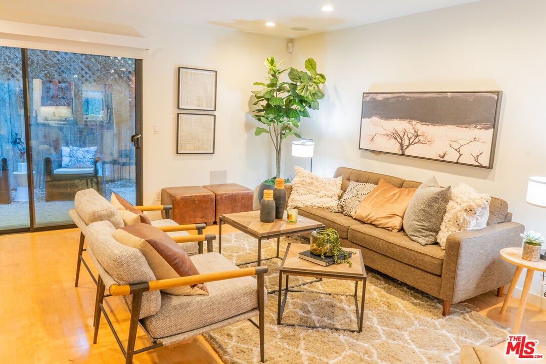 Foto principal - 880 Hilldale Ave