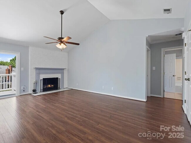 Foto del edificio - Room in Condo on S Vicksburg Park Ct