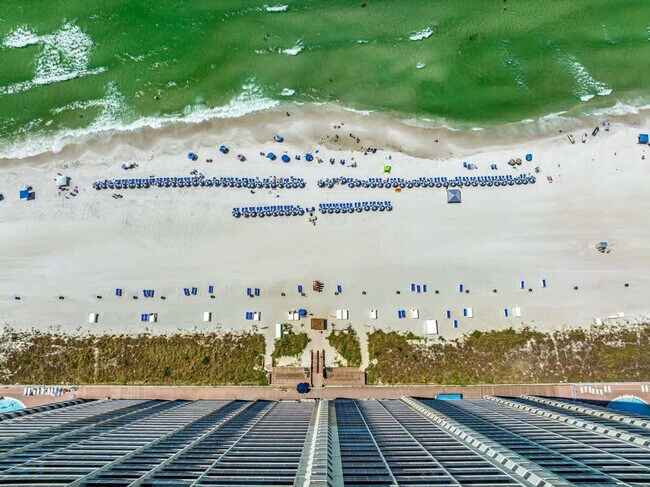 Foto del edificio - 16819 Front Beach Rd