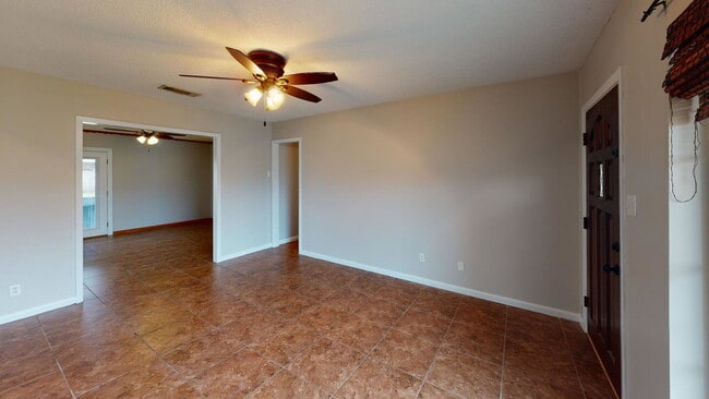 Building Photo - 2536 Mary Ann Dr