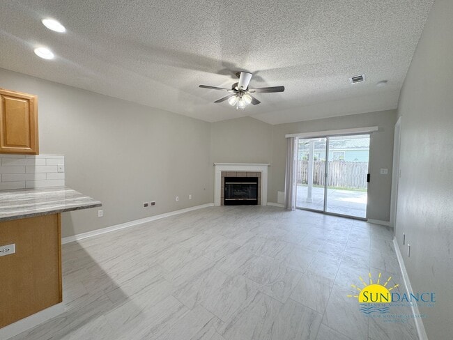 Building Photo - Charming 3-Bedroom, 2-Bathroom Home in the...