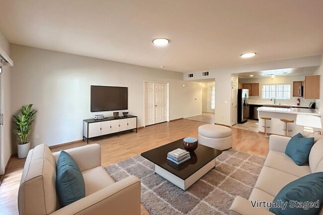 Building Photo - Silver Pines