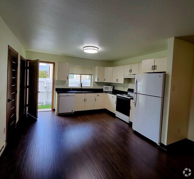 Best Luxury Apartments For Rent in Hungry Horse, MT 1 Rentals (with