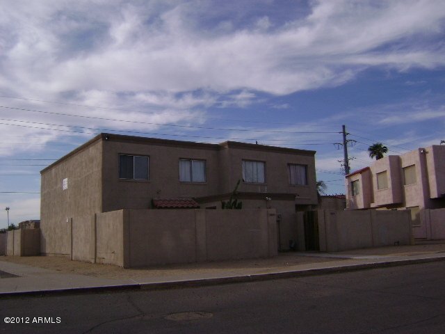 Building Photo - Fantastic 2 bedrooms and 1 bathroom Townhouse for Lease