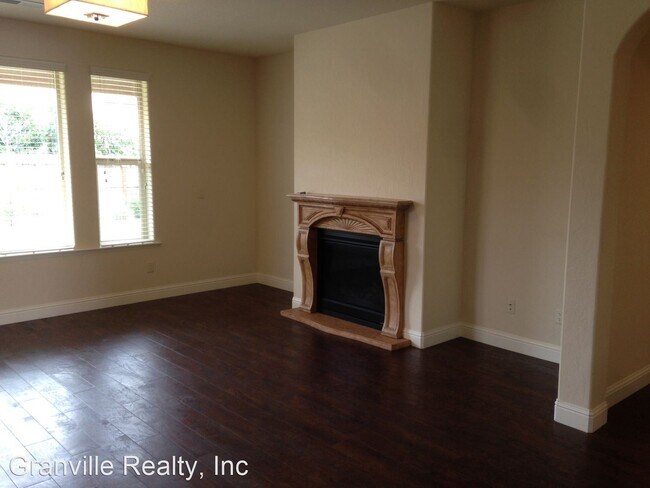 Building Photo - 5 br, 3.5 bath House - 11305 N Via Ventana...