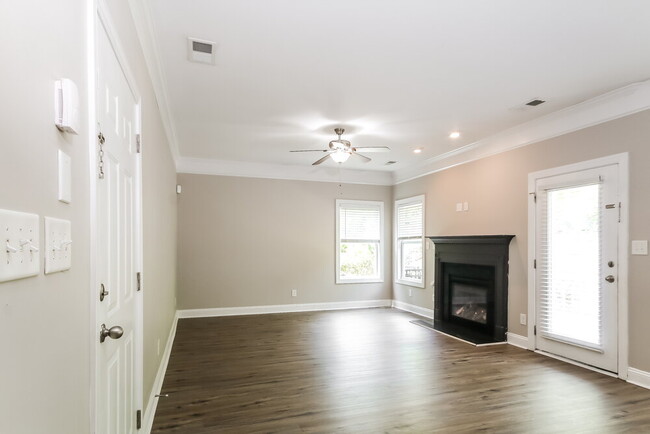 Foto del edificio - 1004 Ridgehaven Rd
