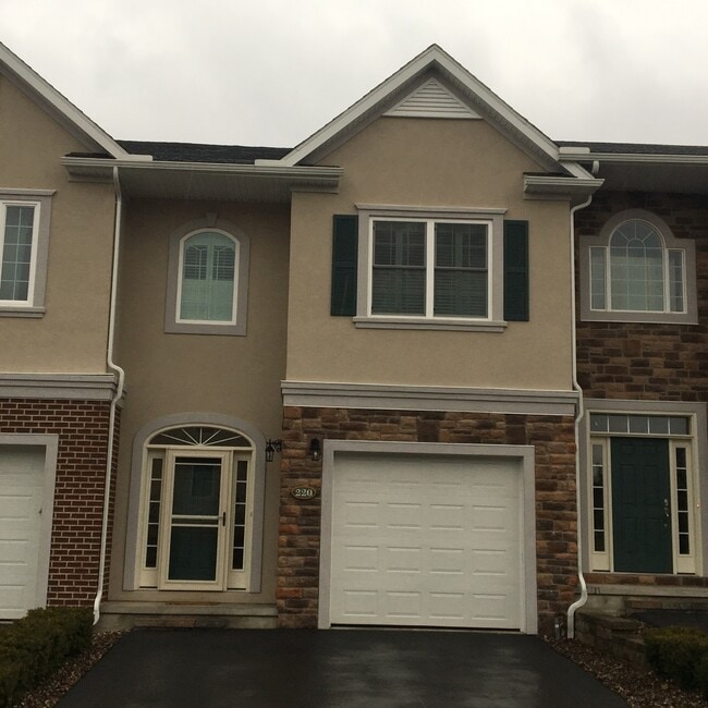 Building Photo - 3 Bedroom, 3 1/2 Bath Condo
