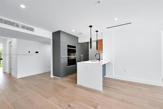 Building Photo - 204 Sunrise Dr