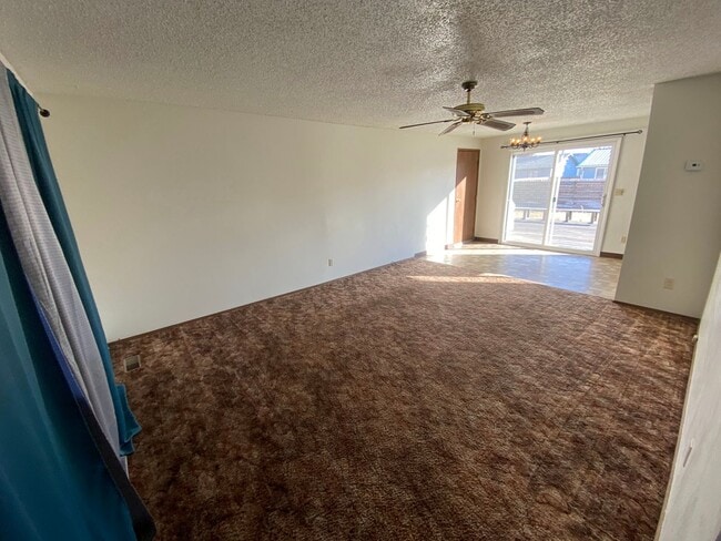 Foto del edificio - Cozy 3 Bedroom 1 Bath Home with Large Yard & 1 Car Attached Garage