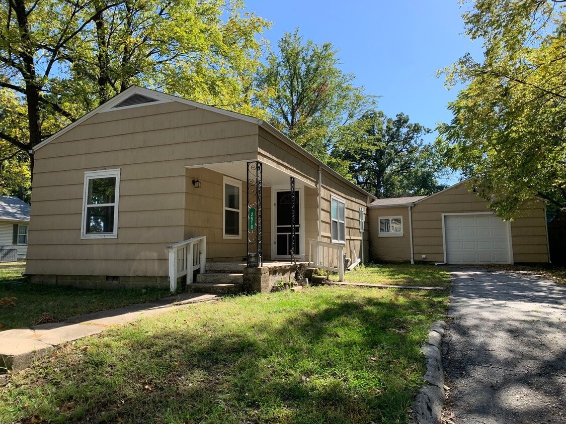 COMING SOON: 3 bedroom, 2 bathroom home l... - COMING SOON:  3 bedroom, 2 bathroom home l...