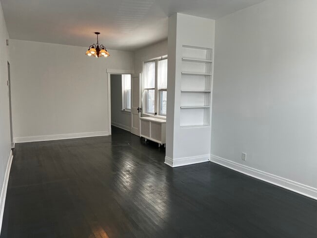 Living Room - 5010 W Grace St