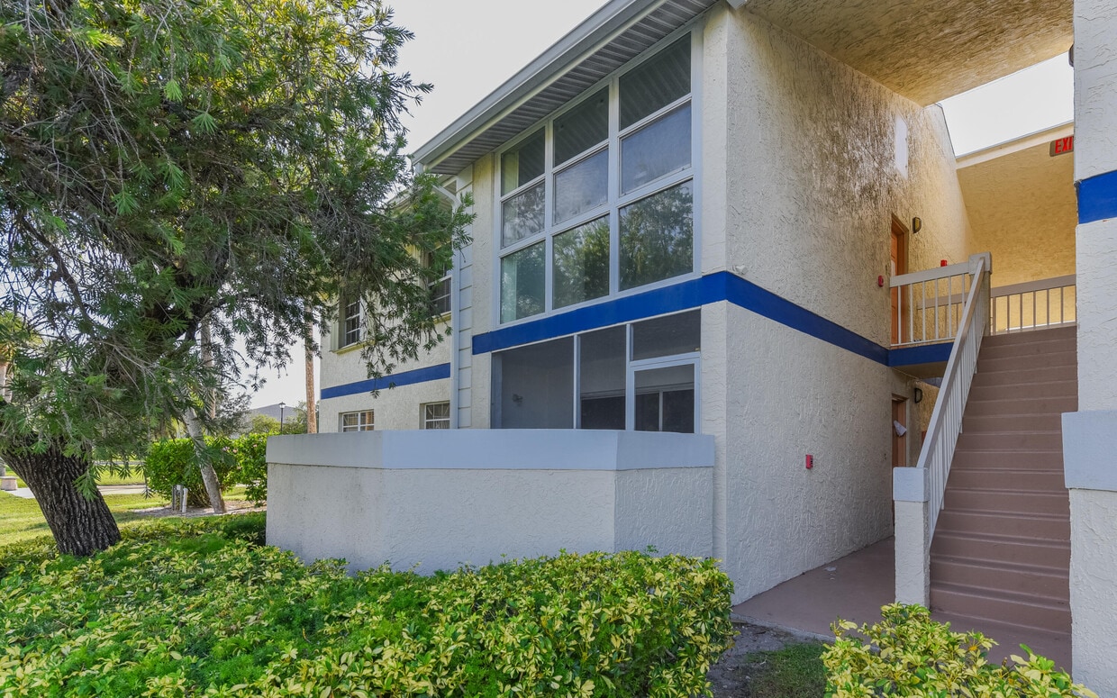 Foto principal - 1531 SE Royal Green Cir