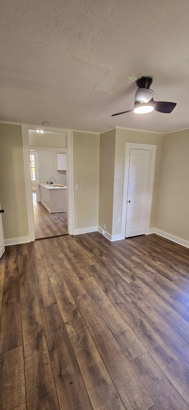 Foto del edificio - Cleveland St Duplex