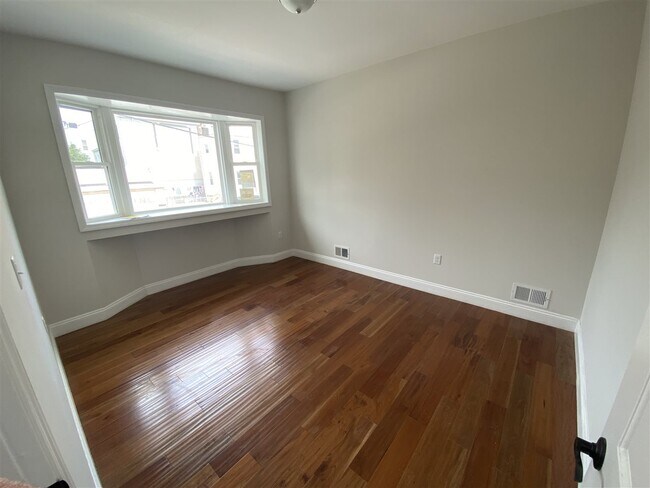Building Photo - 9 Berkeley Pl