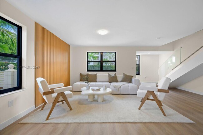 Foto del edificio - 7994 Crespi Blvd