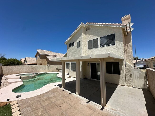 Foto del edificio - Pool and 4 bedrooms