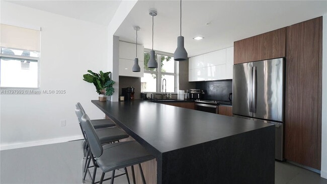 Building Photo - 7918 Harbor Island Dr