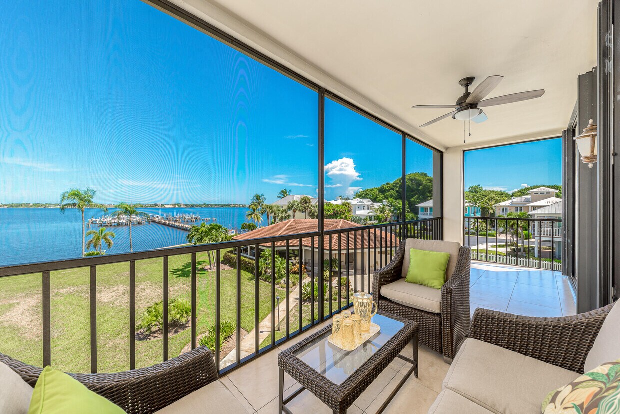 Foto principal - 150 SE Four Winds Dr