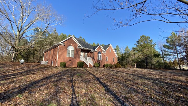 Private, peaceful setting set back off of a dead end county road - 450 County Road 421