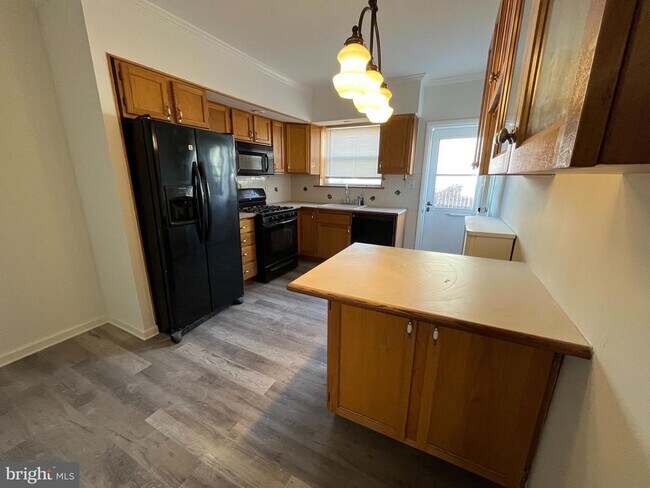 Building Photo - 2735 E Pacific St