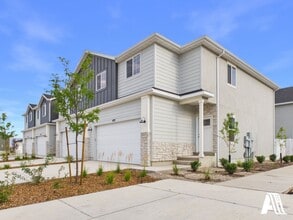 Building Photo - 453 E 650 N