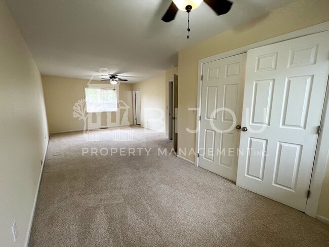 Building Photo - Corner Lot Multi-Level Home