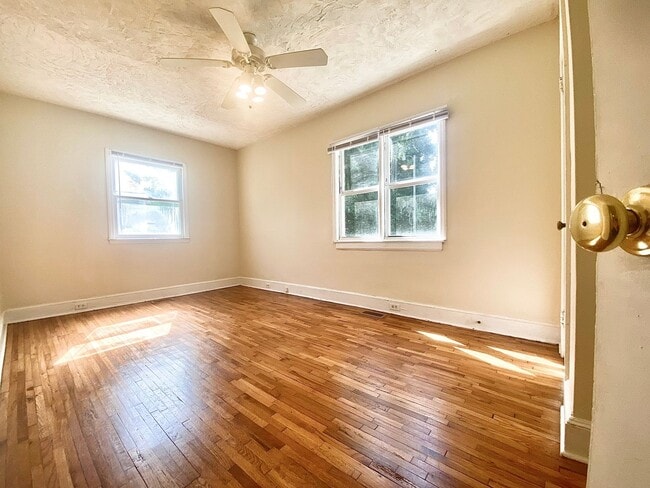 Building Photo - 118 E Edgewood Dr